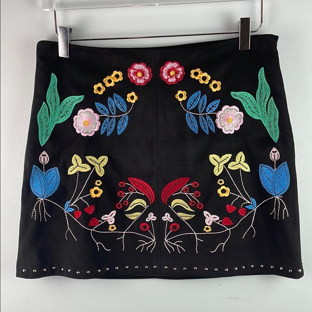 Gianni Bini Embroidered Black Skirt Size M